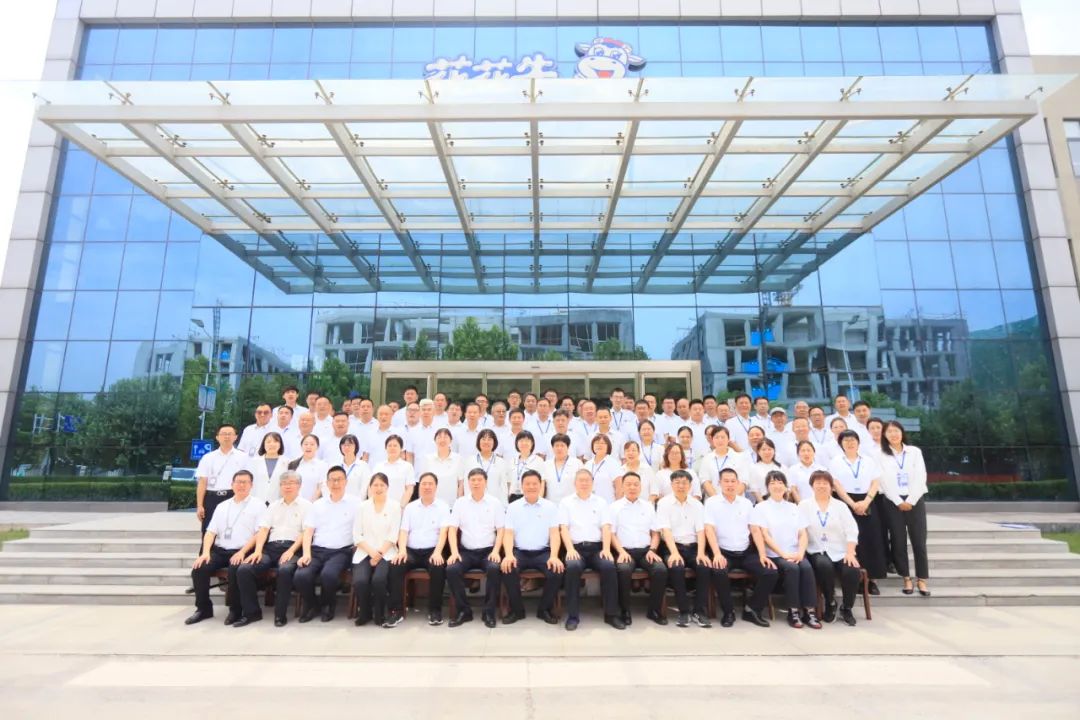 中國(guó)共產(chǎn)黨河南花花牛乳業(yè)集團(tuán)股份有限公司第二屆委員會(huì)第二次黨員大會(huì)勝利召開(kāi) 中國(guó)共產(chǎn)黨河南花花牛乳業(yè)集團(tuán)股份有限公司第二屆委員會(huì)第二次黨員大會(huì)勝利召開(kāi)