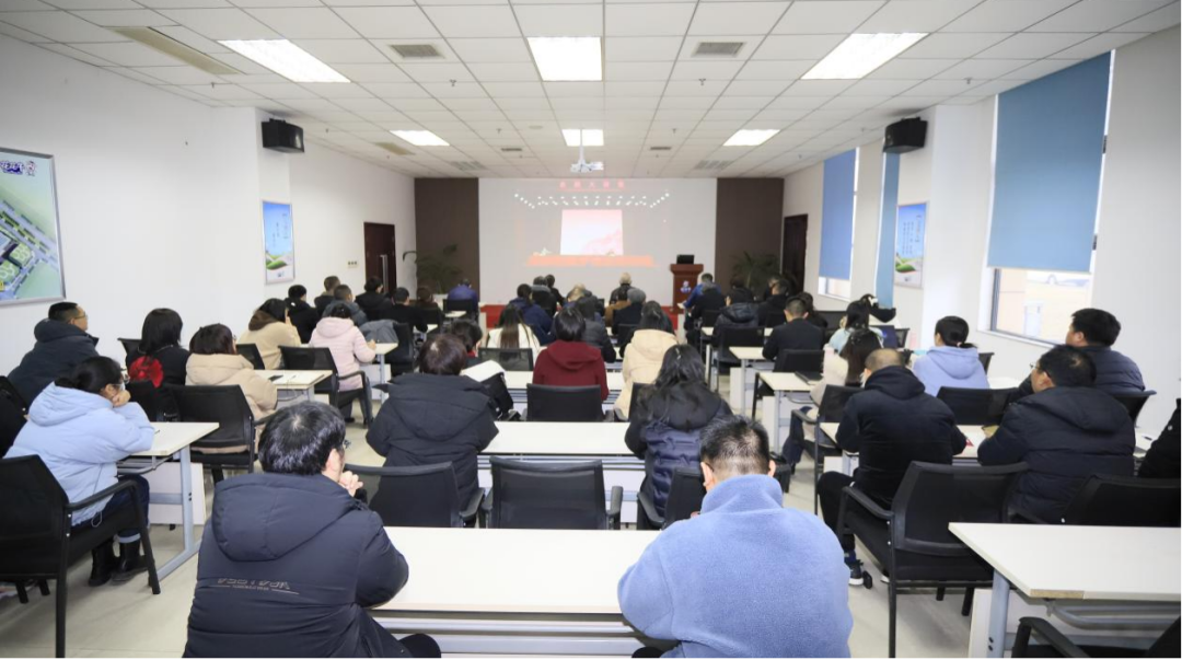 2024 年第二期 “農(nóng)投大講堂”林乾教授就《大變局中謀突圍--兼談華為以?shī)^斗者為本》專(zhuān)題授課