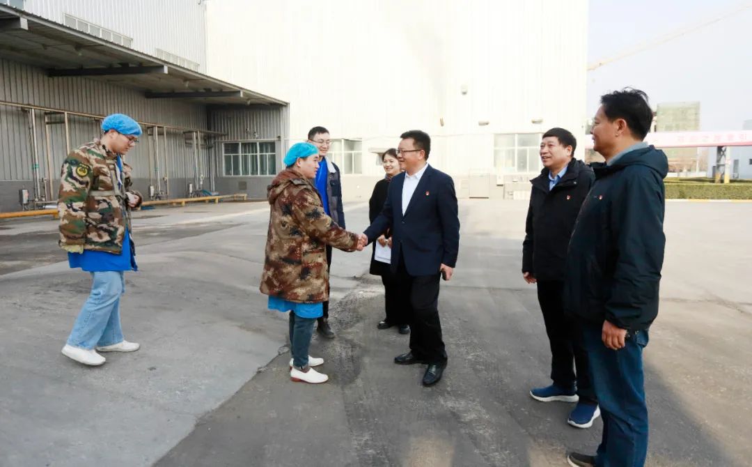 新春慰問送關(guān)懷——集團(tuán)黨委書記、董事長慰問春節(jié)期間堅守崗位的一線職工