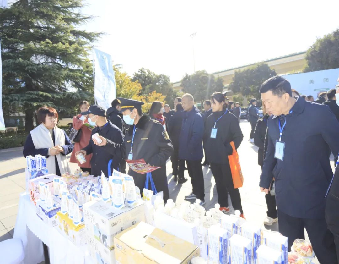 花花牛丨落實(shí)食品生產(chǎn)加工企業(yè)質(zhì)量安全主體責(zé)任，助力人民群眾生活更美好——2023年河南省暨鄭州食品安全宣傳周啟動(dòng)儀式隆重舉行