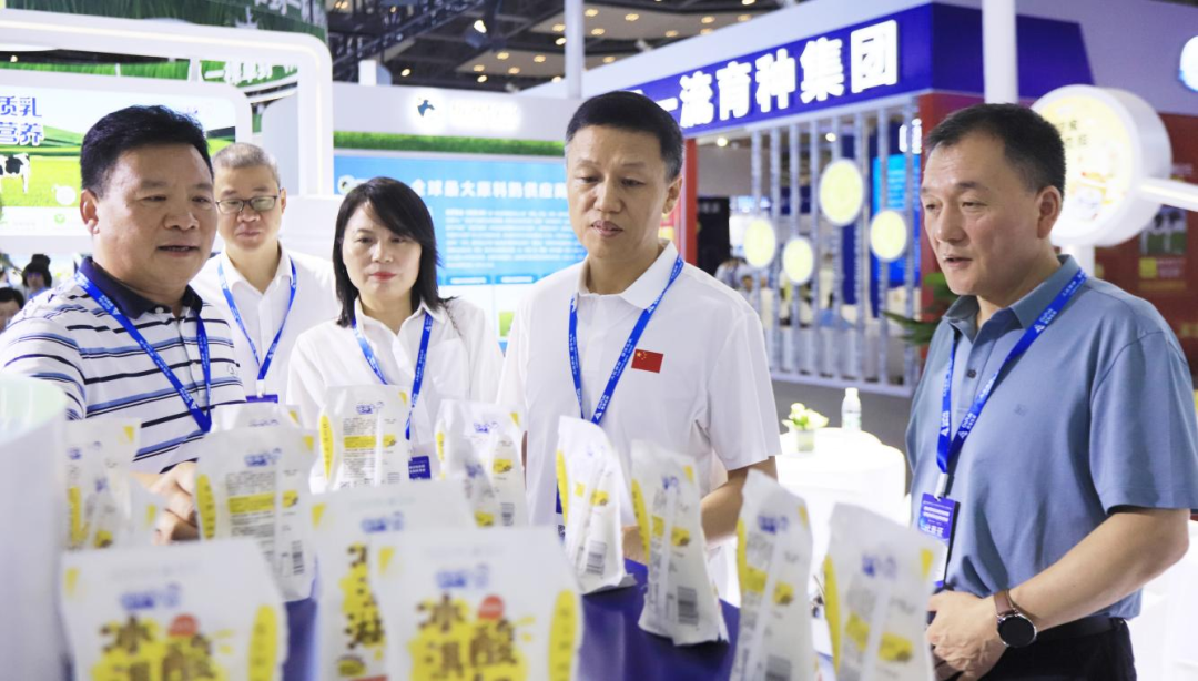 啟航新征程 點(diǎn)亮新賽道丨花花牛乳業(yè)集團(tuán)參加第十四屆中國(guó)奶業(yè)大會(huì)暨D20峰會(huì)，榮獲“中國(guó)乳制品生產(chǎn)企業(yè)現(xiàn)代化等級(jí)5A級(jí)”評(píng)定殊榮