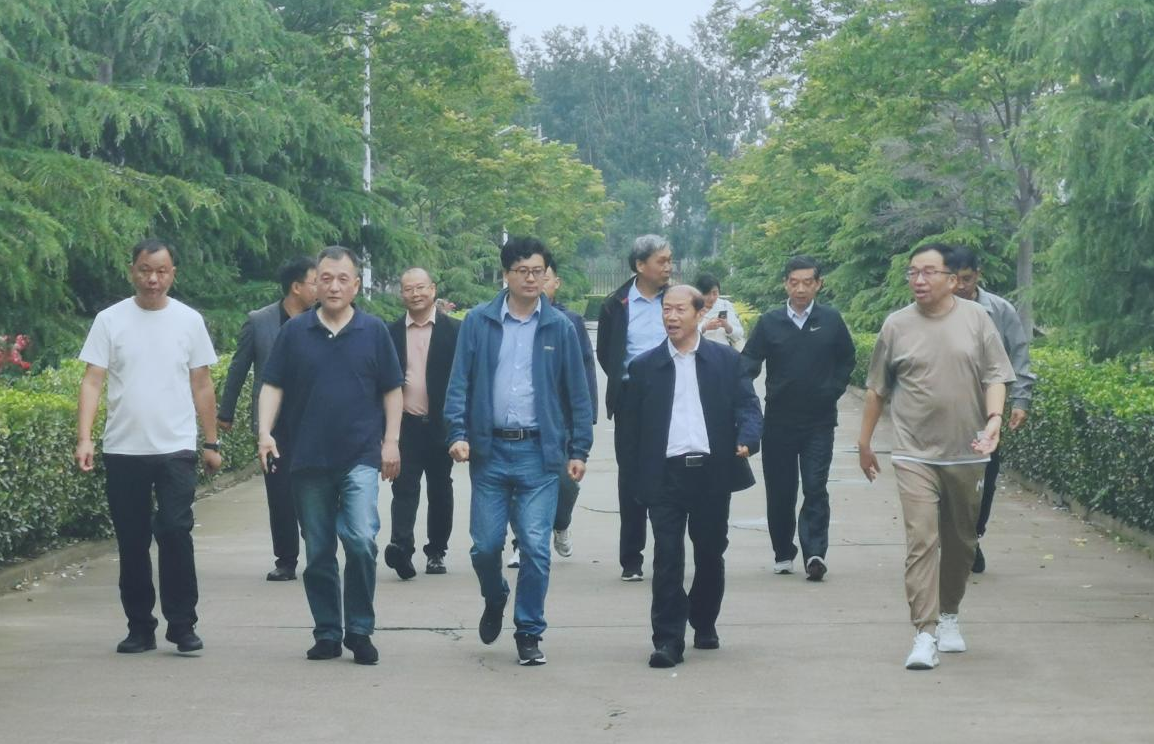 花花牛丨河南農(nóng)業(yè)大學(xué)黨委副書記、校長介曉磊一行蒞臨花花牛河南瑞亞參觀調(diào)研