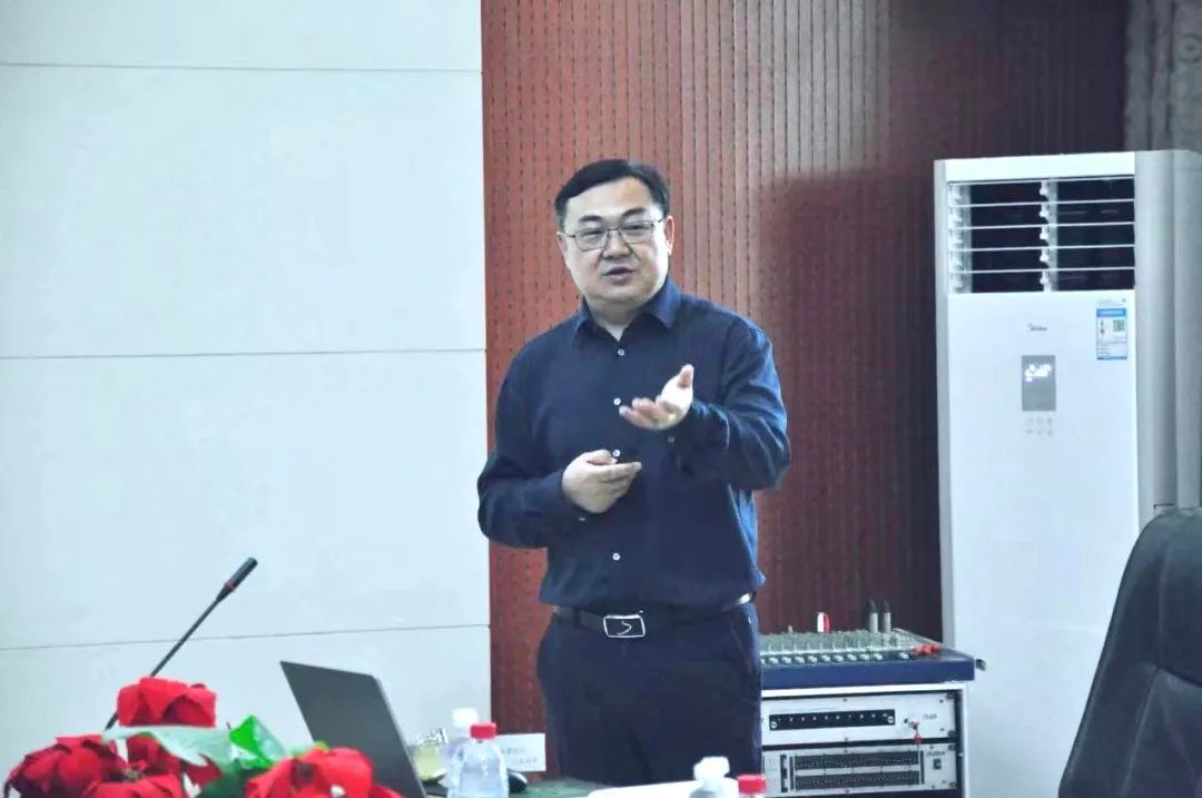 花花牛丨國家奶牛產(chǎn)業(yè)技術(shù)體系首席科學(xué)家、中國農(nóng)業(yè)大學(xué)教授李勝利一行蒞臨花花牛魯山瑞亞參觀調(diào)研