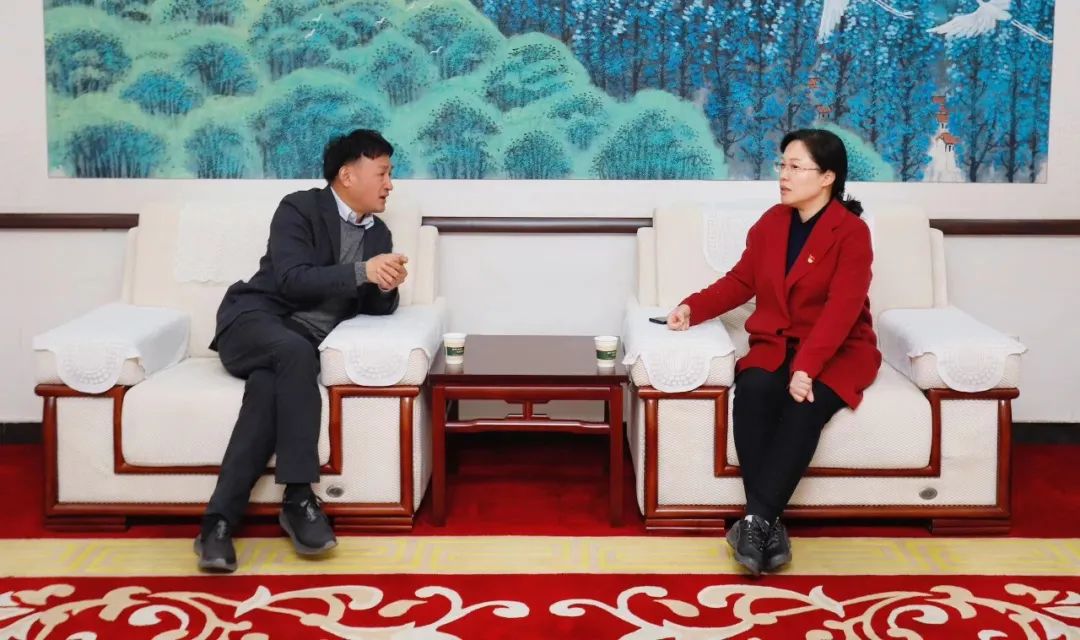 發(fā)揮產(chǎn)業(yè)優(yōu)勢(shì) 助力鄉(xiāng)村振興 | 民權(quán)縣委副書(shū)記、縣長(zhǎng)王靜嫻會(huì)見(jiàn)關(guān)曉彥董事長(zhǎng)一行