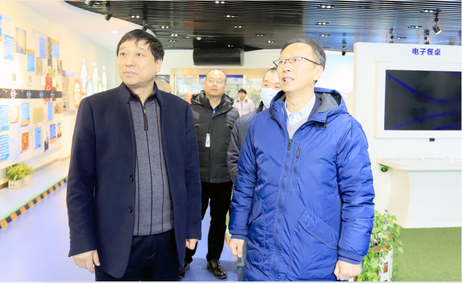 花花牛丨東北農(nóng)大食品學(xué)院院長(zhǎng)、中原食品實(shí)驗(yàn)室首席科學(xué)家姜毓君教授蒞臨花花牛乳業(yè)集團(tuán)調(diào)研