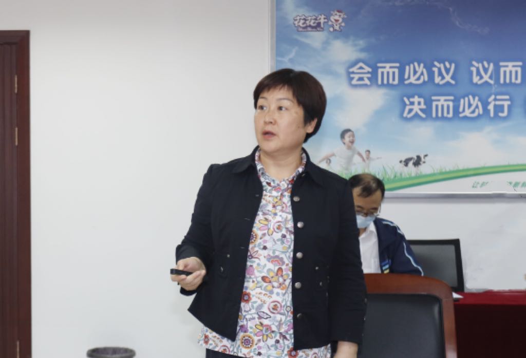 繼往開來 · 再創(chuàng)輝煌 | 花花牛乳業(yè)集團召開9月營銷、養(yǎng)殖及飼料月度經(jīng)營工作會議