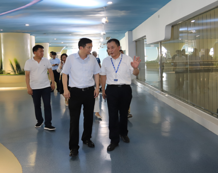 快訊|鄭州市二七區(qū)委副書(shū)記、區(qū)長(zhǎng)虎榮鑫蒞臨河南花花牛乳業(yè)集團(tuán)調(diào)研