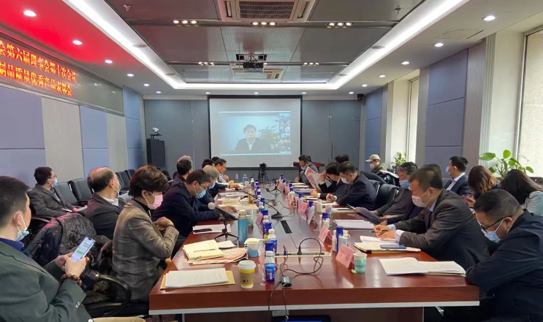 榮膺乳業(yè)三大金獎(jiǎng)，花花牛以產(chǎn)業(yè)融合發(fā)展推進(jìn)奶業(yè)高質(zhì)量發(fā)展