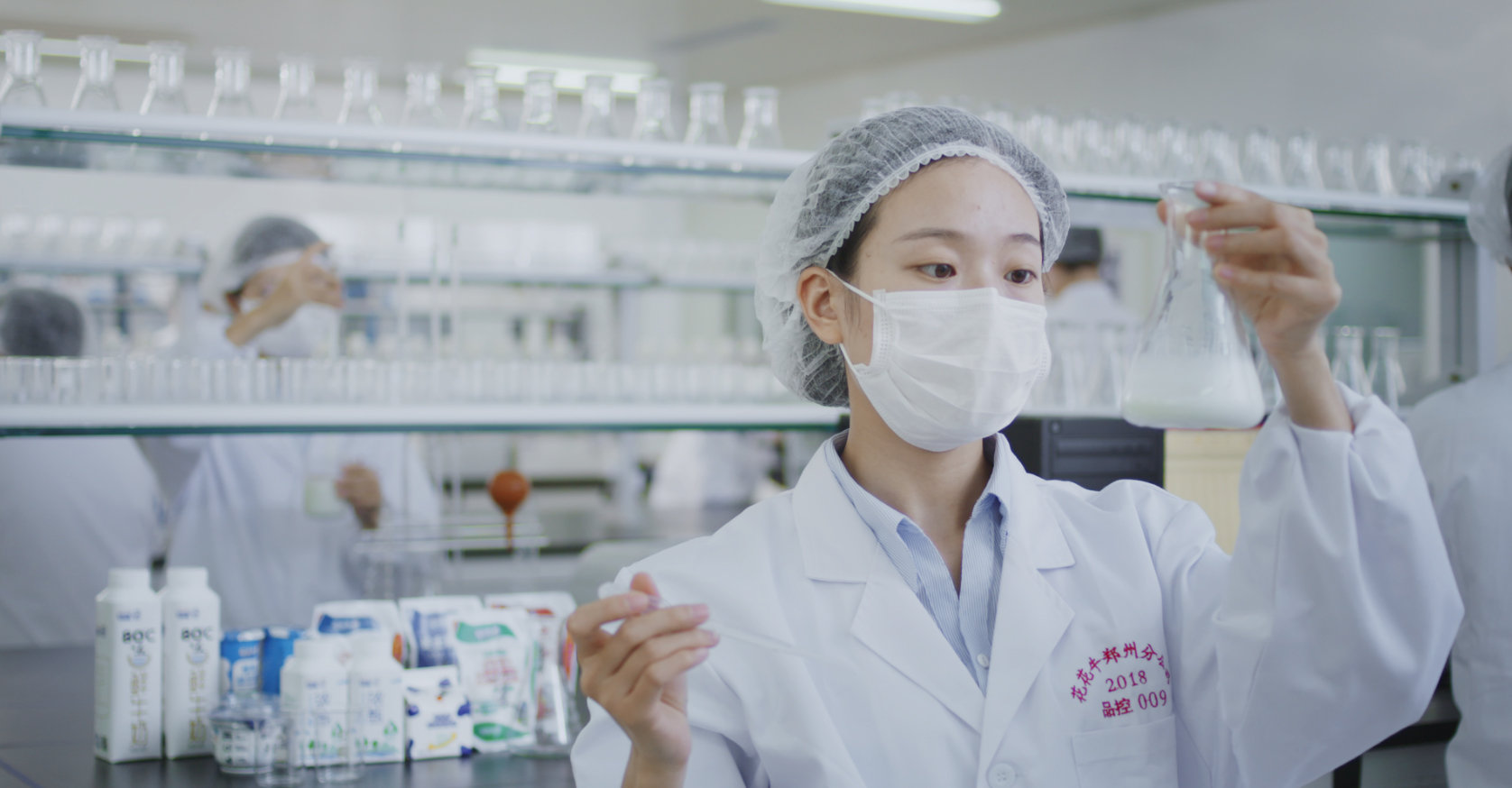 榮膺乳業(yè)三大金獎(jiǎng)，花花牛以產(chǎn)業(yè)融合發(fā)展推進(jìn)奶業(yè)高質(zhì)量發(fā)展