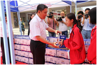 “健康中原，牛奶伴您行——花花牛乳業(yè)集團(tuán)2018中國小康牛奶行動(dòng)” 公益助學(xué)啟動(dòng)儀式隆重舉行