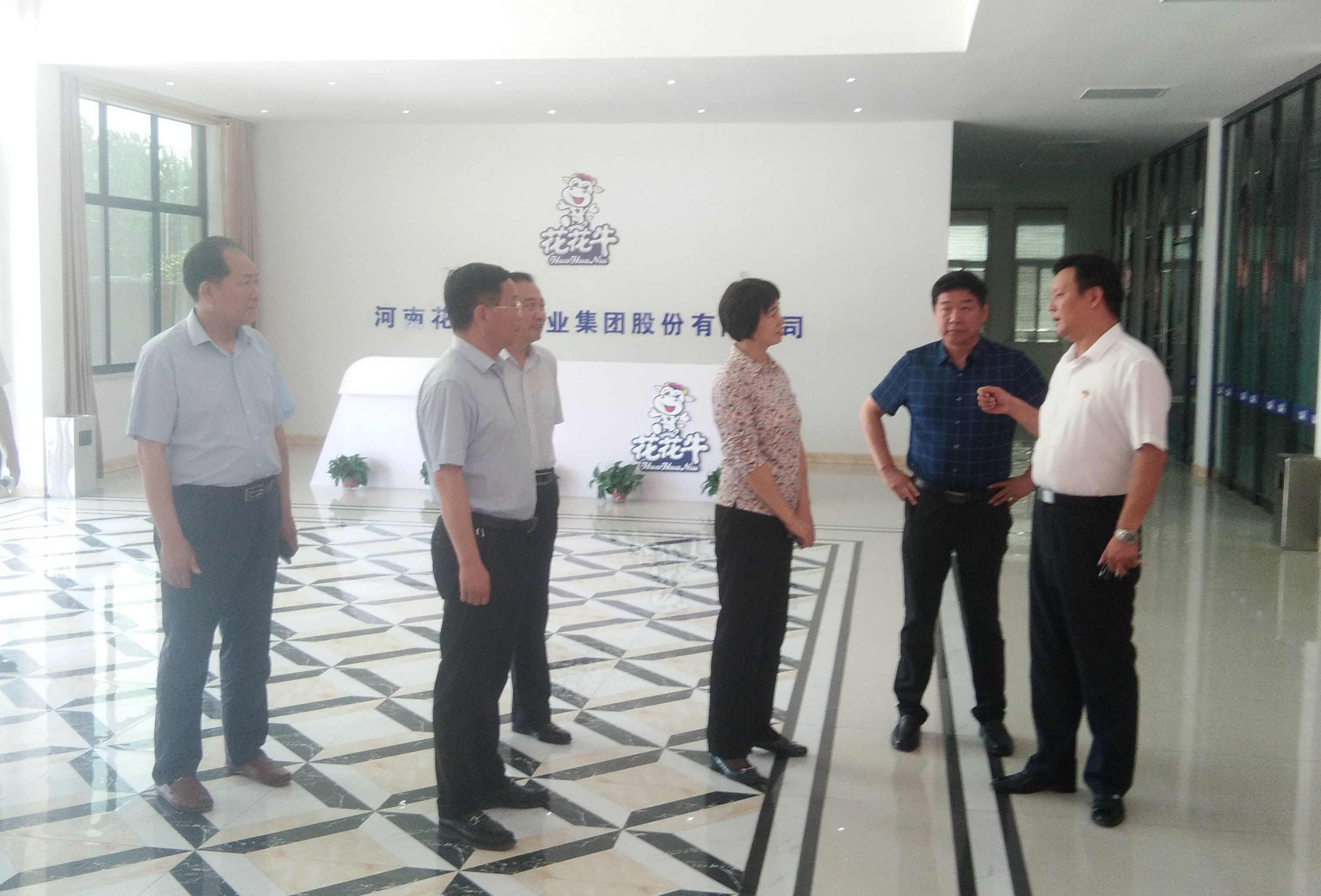駐馬店市委常委、統(tǒng)戰(zhàn)部長姚新文 蒞臨花花牛乳業(yè)集團總部調(diào)研