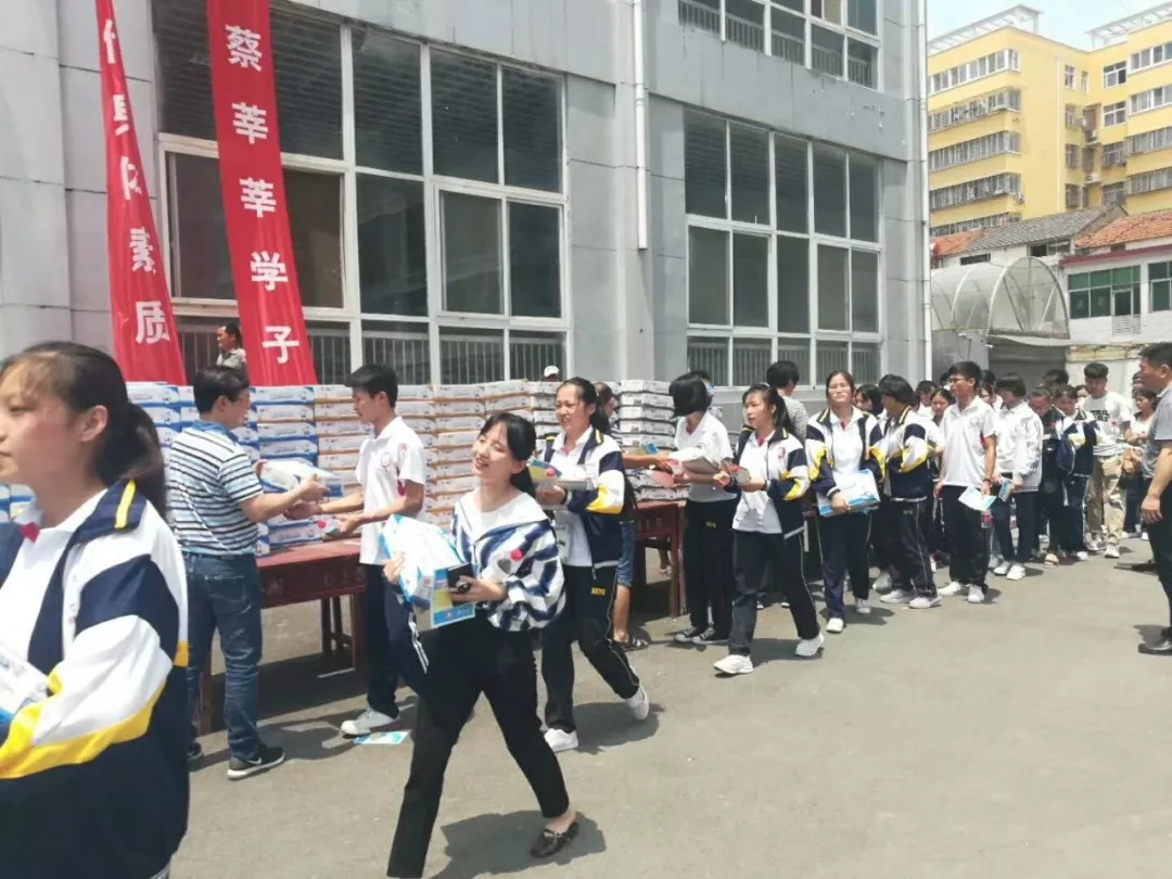 花花牛|捐助教育100萬(wàn)元！做公益，我們是認(rèn)真的！