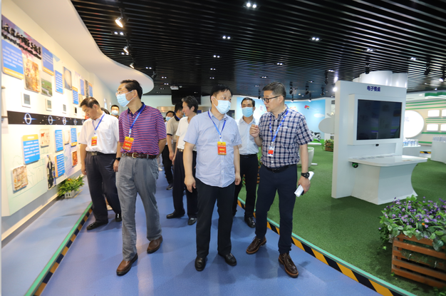 快訊|鄭州市人大代表蒞臨河南花花牛乳業(yè)集團參觀調(diào)研