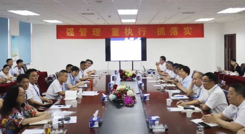 勇?lián)姑な卣齽?chuàng)新｜花花牛乳業(yè)集團(tuán)召開(kāi)營(yíng)銷(xiāo)、養(yǎng)殖及飼料月度經(jīng)營(yíng)工作會(huì)議