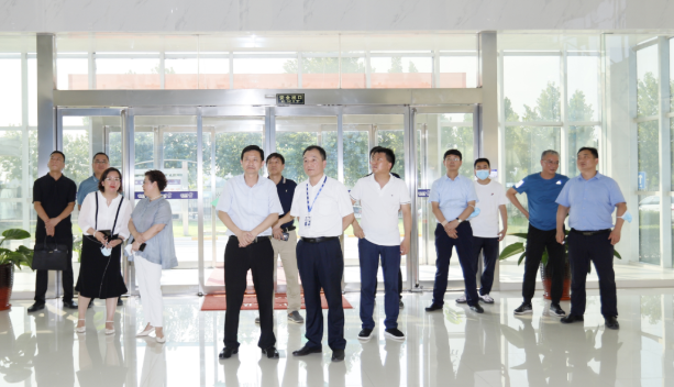 快訊|鄭州市二七區(qū)委副書(shū)記、區(qū)長(zhǎng)虎榮鑫蒞臨河南花花牛乳業(yè)集團(tuán)調(diào)研