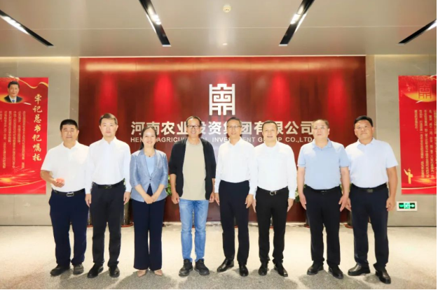 東方甄選俞敏洪先生到訪河南農(nóng)投集團(tuán)，品嘗花花牛產(chǎn)品并給予高度評(píng)價(jià)
